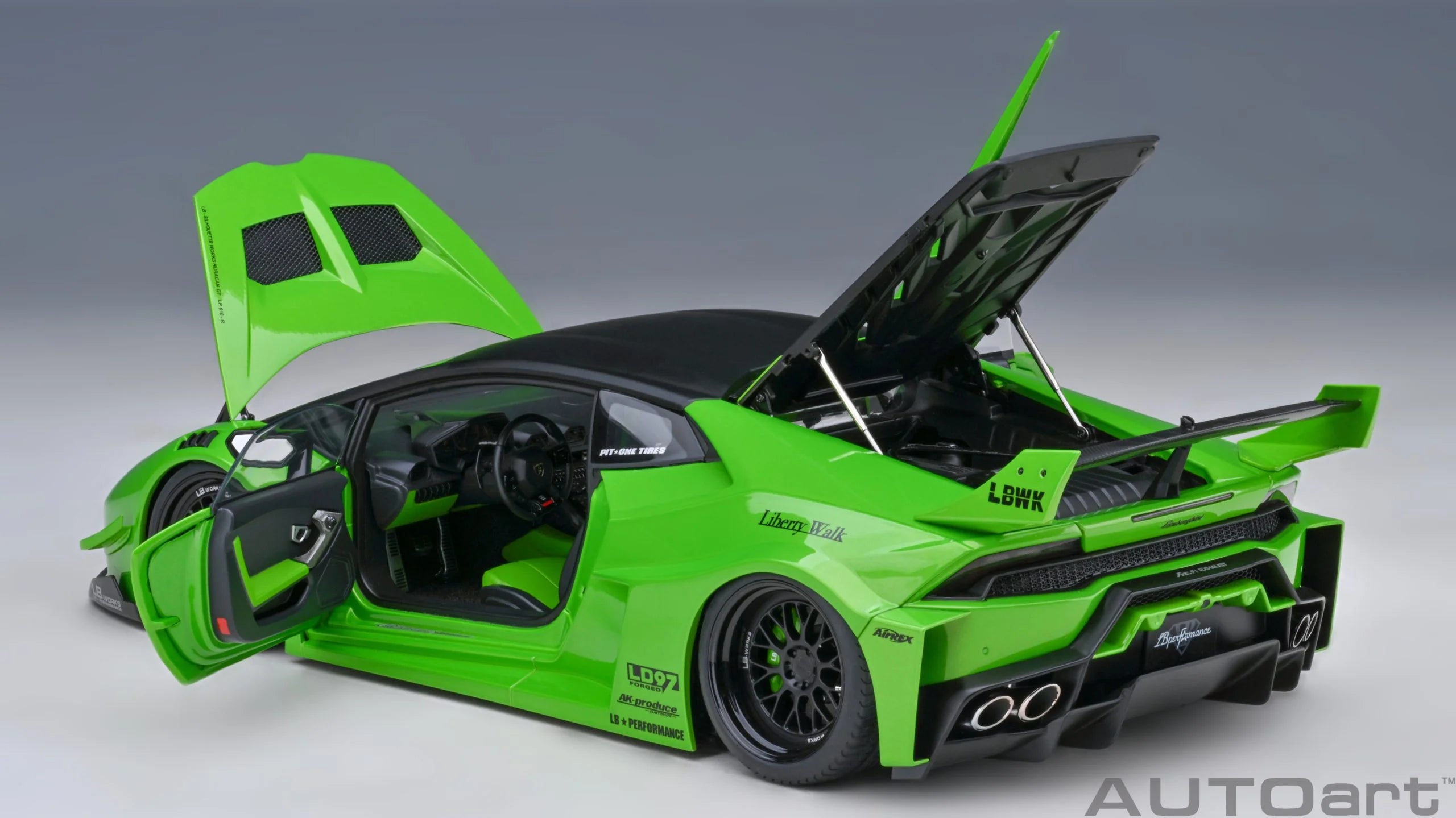 AUTOart 1:18 Liberty Walk LB Silhouette Lamborghini Huracan GT (Pearl Green) 79128