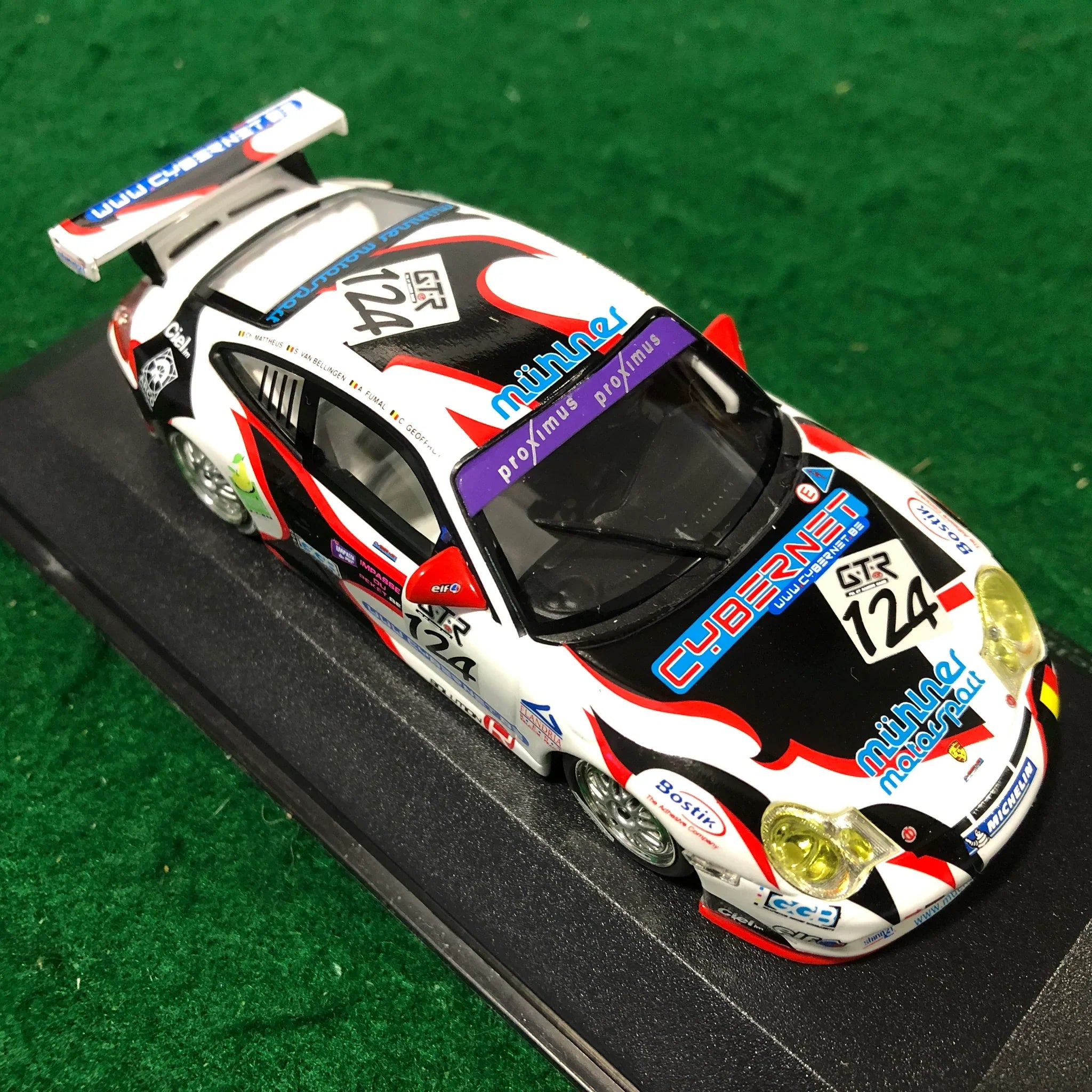 Minichamps 1:43 Porsche 911 GT3 Vanbellingen / Fumald / Geoffroy Class Winner #124 Team Muhlner Motorsport 24h SPA 2005 400056224