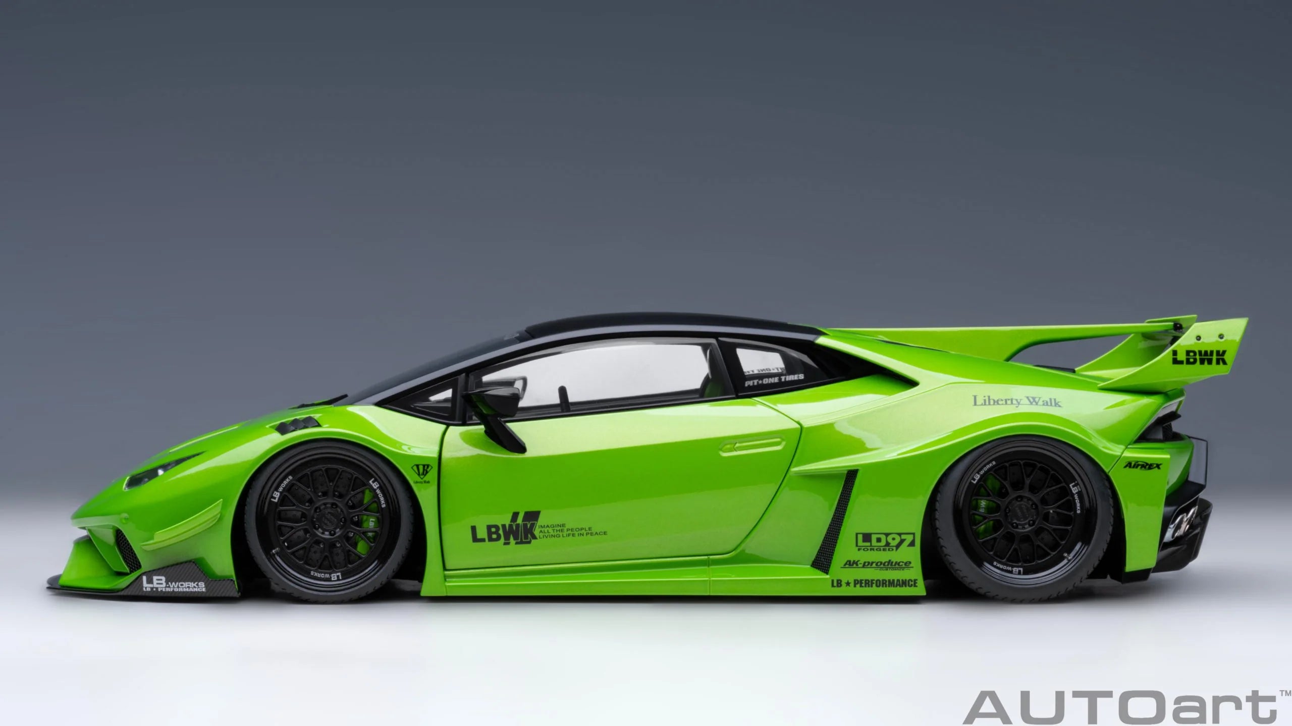 AUTOart 1:18 Liberty Walk LB Silhouette Lamborghini Huracan GT (Pearl Green) 79128