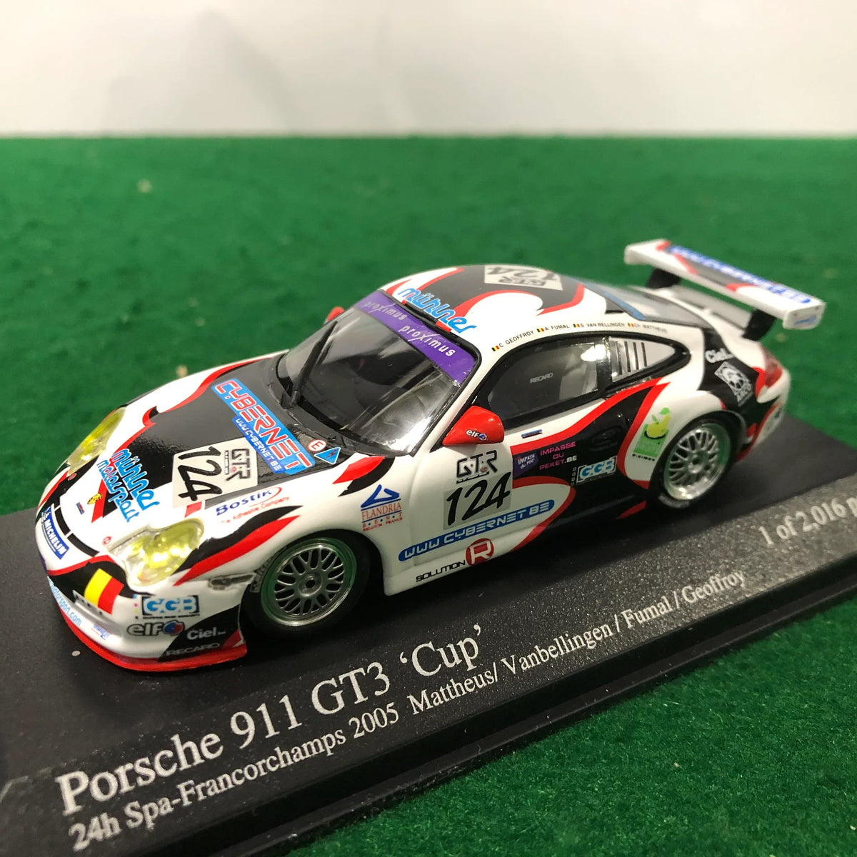 Minichamps 1:43 Porsche 911 GT3 Vanbellingen / Fumald / Geoffroy Class Winner #124 Team Muhlner Motorsport 24h SPA 2005 400056224