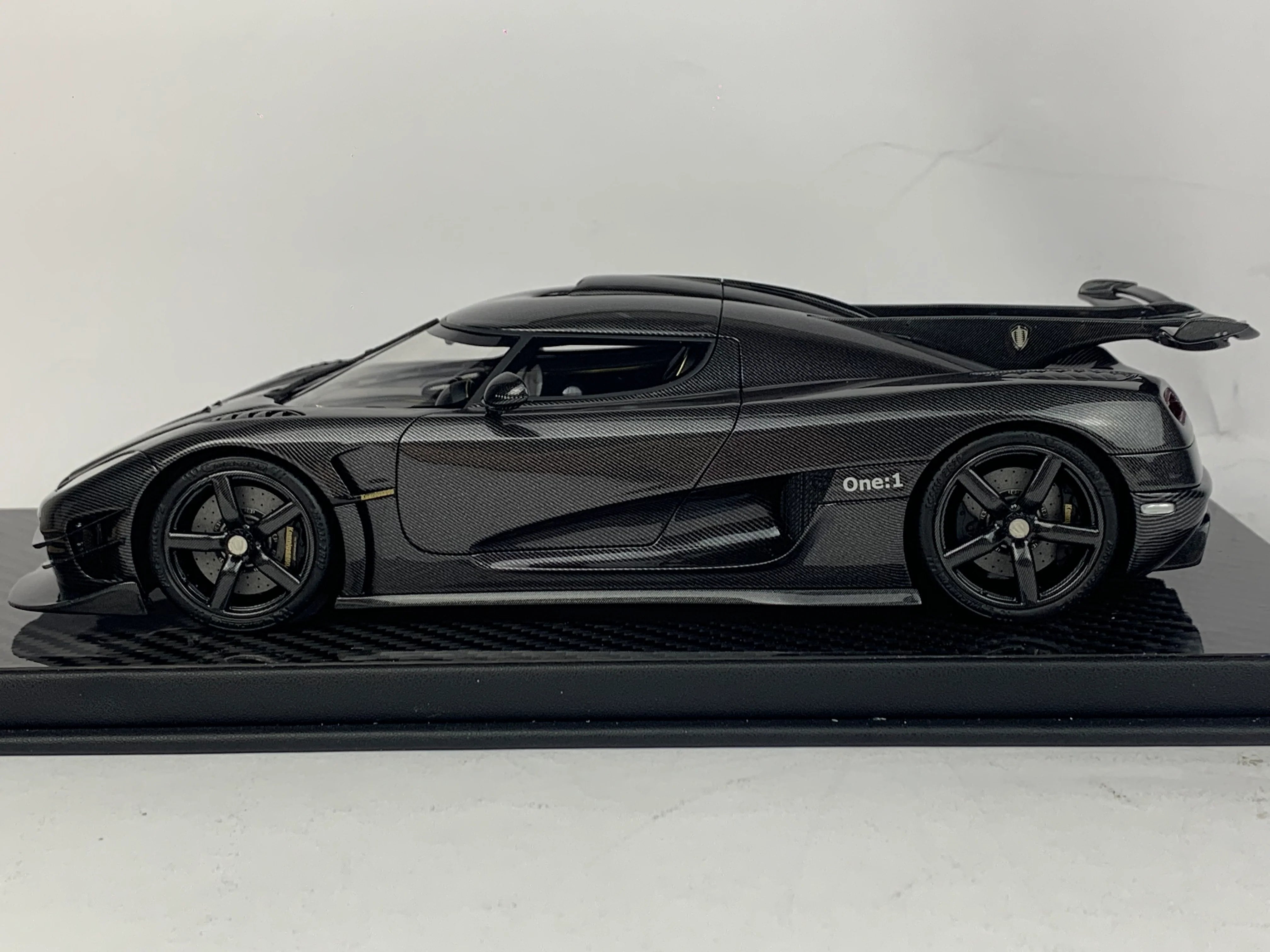 Frontiart 1:18 Koenigsegg one 1 Naked Carbon F033-174
